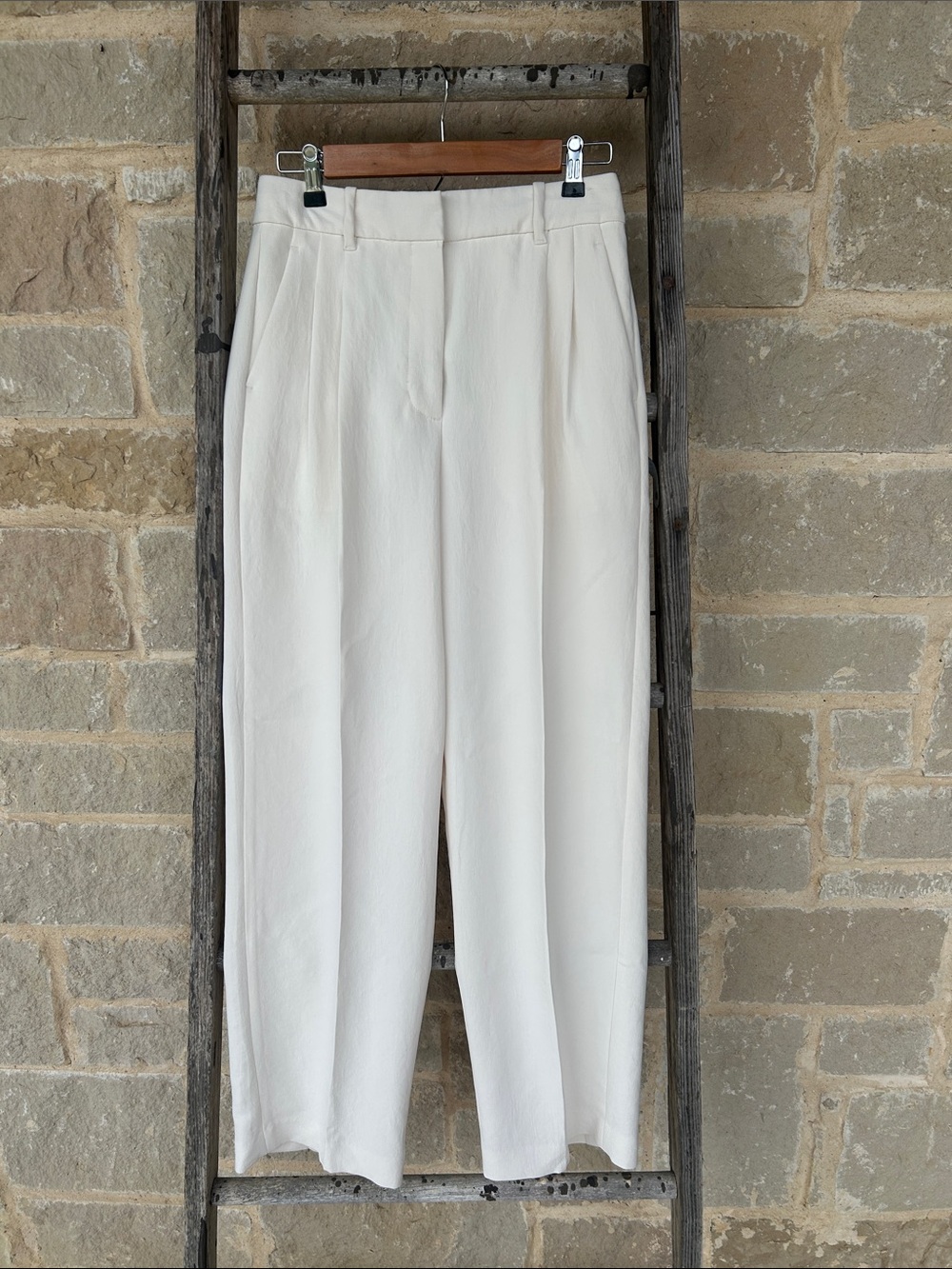 ARITZIA Effortless Pant. Ivory Crepe Pants